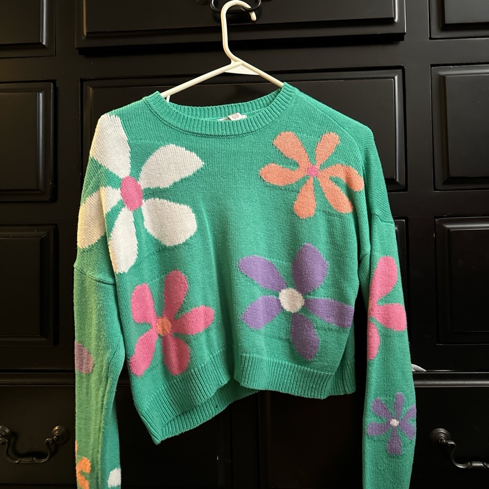 cute sweater !